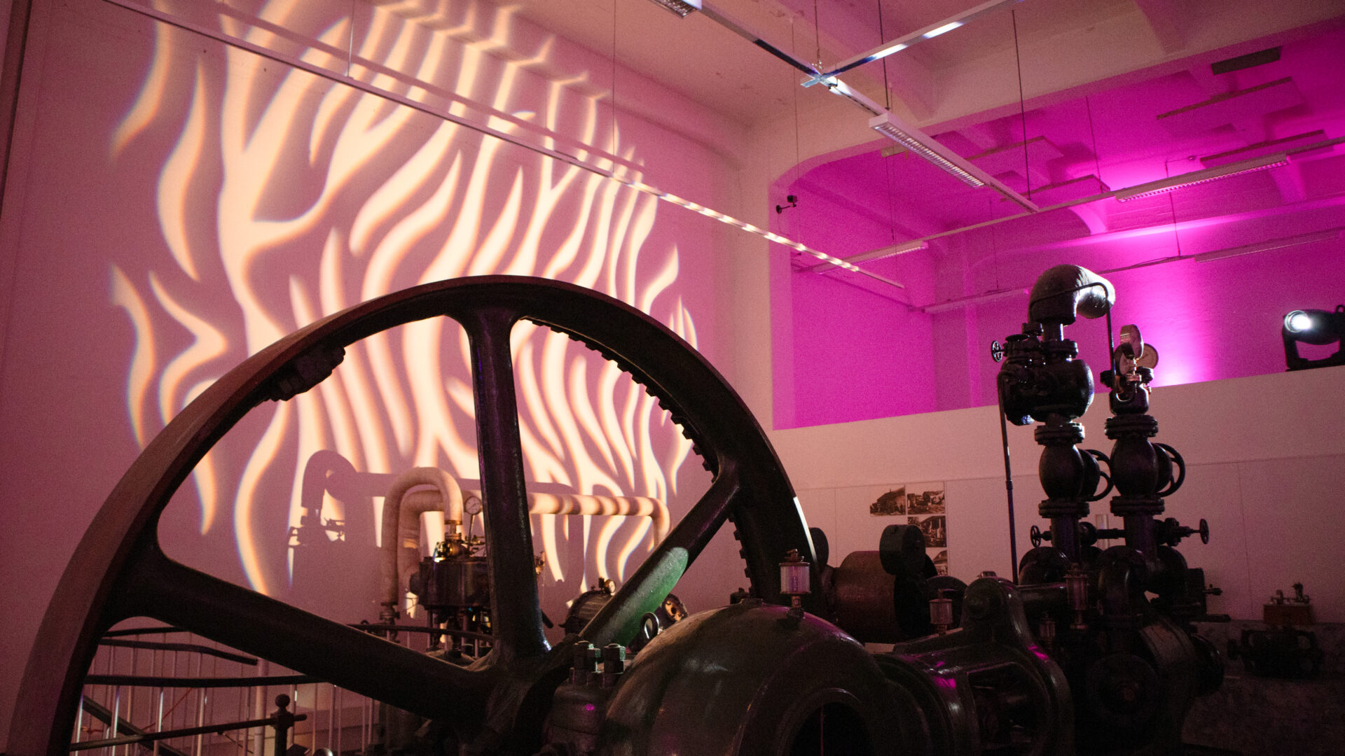 Energiasali &mdash; Industrial hall with vintage machinery