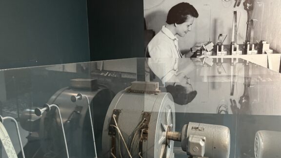 reikänauhakone tekniikan museon näyttelyssä