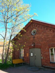 Vanhankaupunginkosken länsirannalla on sijainnut kaupungin mylly mahdollisesti jopa Kustaa Vaasan ajoista saakka. Vuonna 1884 puinen myllyrakennus korvattiin vesilaitoksen rakentamisen yhteydessä tiilirakenteisella myllyllä.