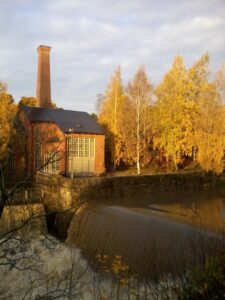 Höyryturbiinilaitos rakennettiin lisävoimaksi turbiinipumppulaitokselle 1889-90. Ensimmäisestä turbiinirakennuksesta muistuttaa alkuperäinen piippu. Nykyinen, modernimpi rakennus pystytettiin vanhan paikalle 1930-31.