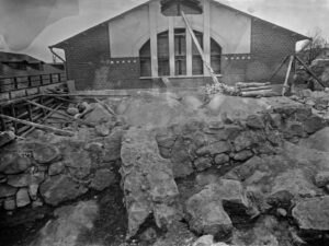 Saaren historia ulottuu jo 1500-luvulle. Kustaa Vaasa perusti Helsingin vuonna 1550 ja tuolloin saarelle rakennettiin kuninkaankartano. Se toimi kruunun hallinnollisena keskuksena, maatalouden mallitilana ja sotilaallisena huoltokeskuksena.