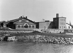 Uudenlainen, kemikaaleja puhdistuksessa hyödyntävä pikasuodatinlaitos valmistui vuonna 1909.