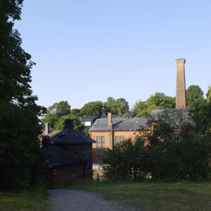 Tekniikan museo sijaitsee kauniilla Kuninkaankartanonsaarella, Helsingin Vanhassakaupungissa.