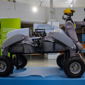 Tekniikan museossa esillä oleva WorkPartner, joka on TKK:ssa vuosina 1998–2006 kehitetty uuden sukupolven palvelurobotti