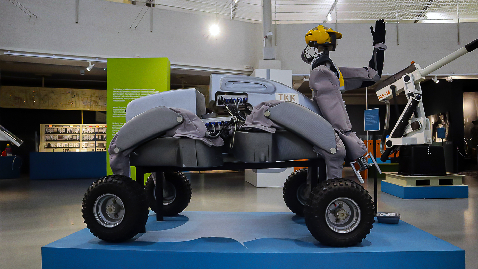 Yleisöopastus perusnäyttelyihin