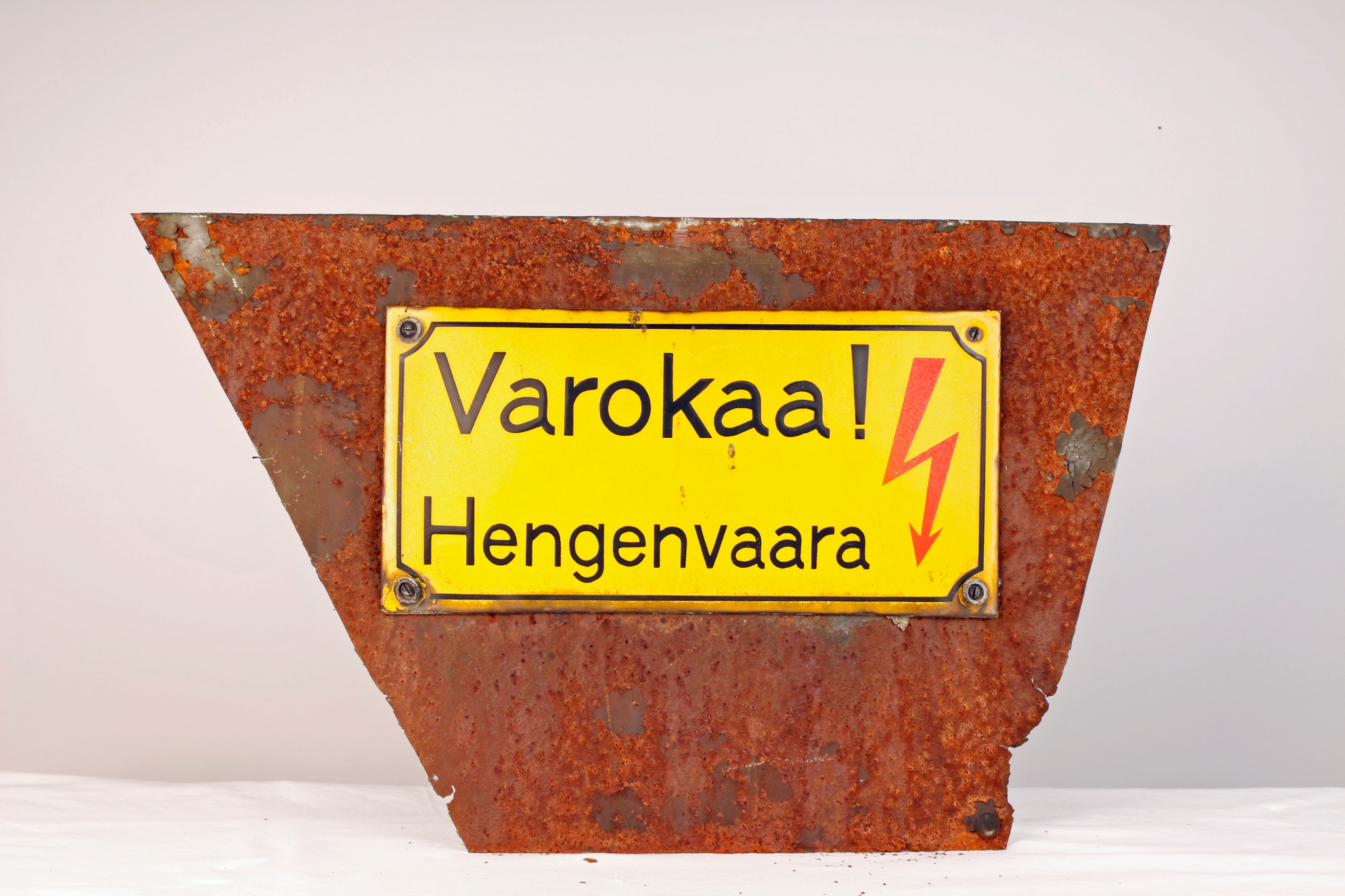 Tekniikan museon kantaverkkokokoelma kertoo Suomen sähkönsiirron kantaverkon rakentamisesta ja ylläpidosta